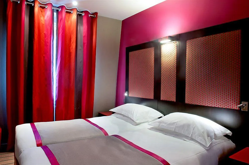 Отель Courcelles Etoile 3*