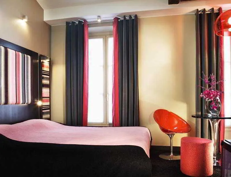 Courcelles Etoile 3* Parijs