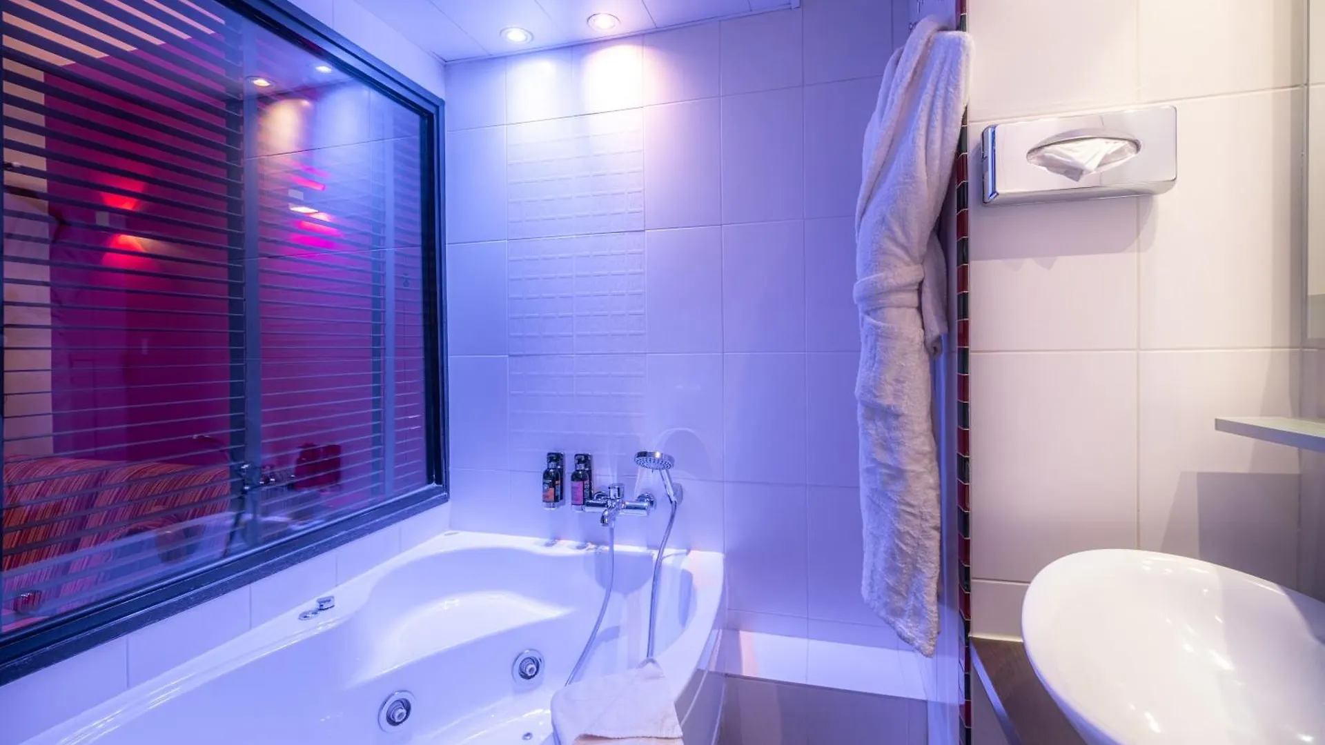 Courcelles Etoile 3* Paris
