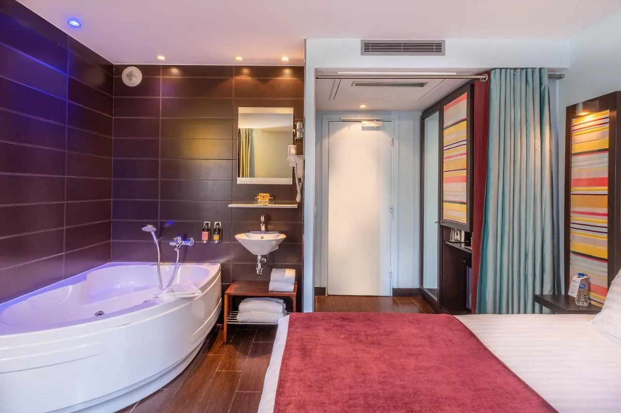 Hotel Courcelles Etoile 3*